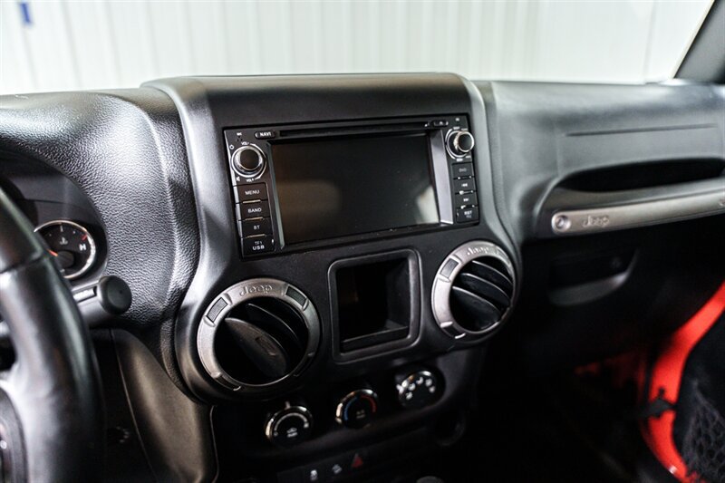 Used 2015 Jeep Wrangler Unlimited Sport w/ Connectivity Group AWD/4WD image 15