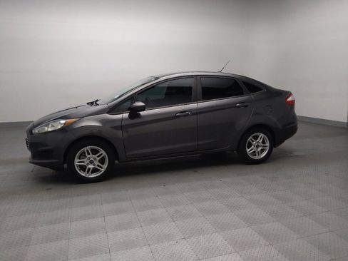 Used 2018 Ford Fiesta SE image 2