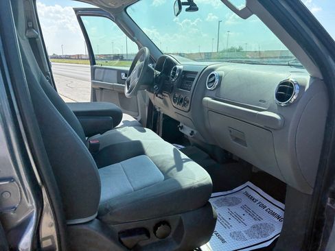 Used 2005 Ford Expedition XLT AWD/4WD image 31