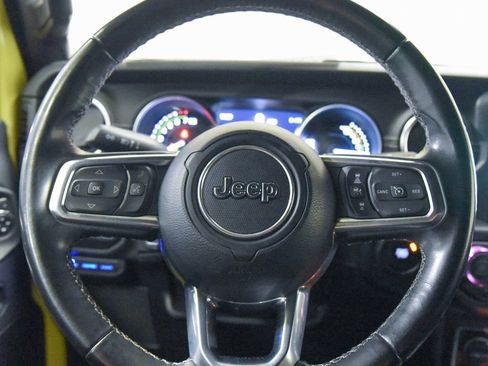 Used 2022 Jeep Wrangler Unlimited Sahara w/ Safety Group AWD/4WD image 16
