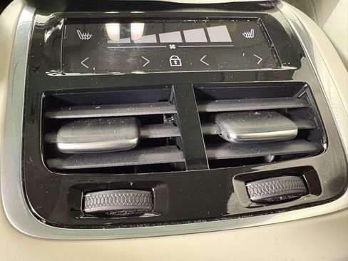 Used 2023 Volvo XC60 B5 Ultimate w/ Climate Package image 38