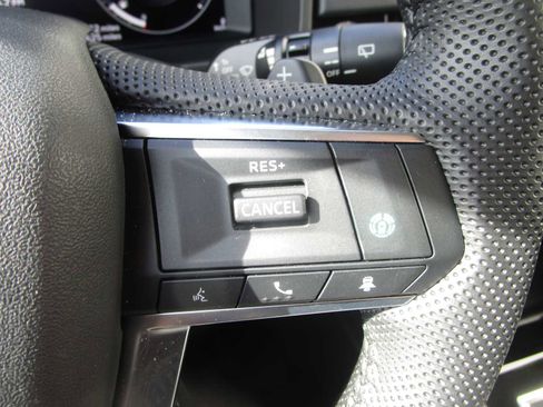 Used 2023 Mitsubishi Outlander SE image 30