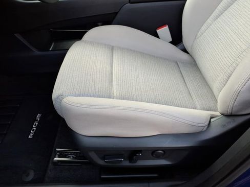 Used 2023 Nissan Rogue SV image 14