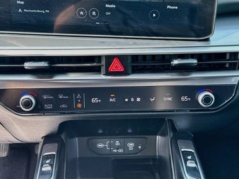 Certified 2025 Kia Sorento S AWD/4WD image 19