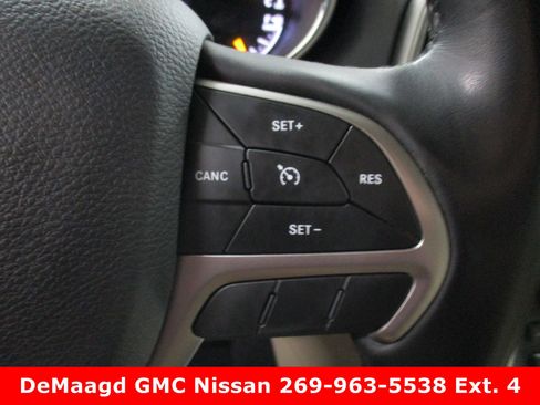 Used 2020 Jeep Grand Cherokee Laredo image 22