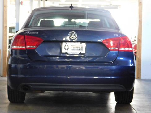 Used 2015 Volkswagen Passat 1.8T Limited Edition FWD image 9