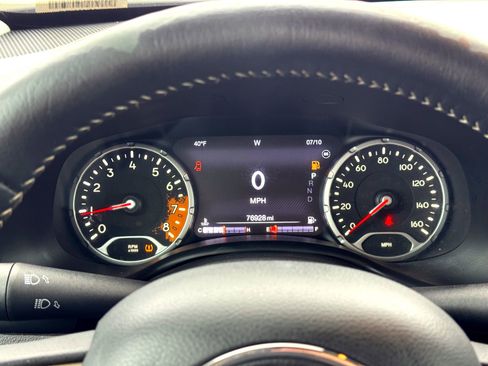 Used 2016 Jeep Renegade Limited image 24