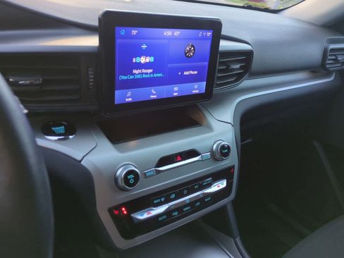 Used 2023 Ford Explorer XLT image 29