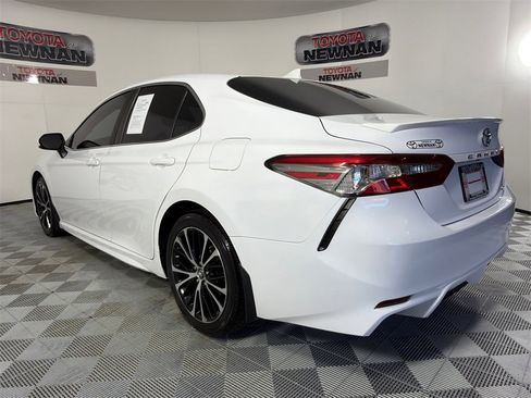 Used 2019 Toyota Camry SE image 6