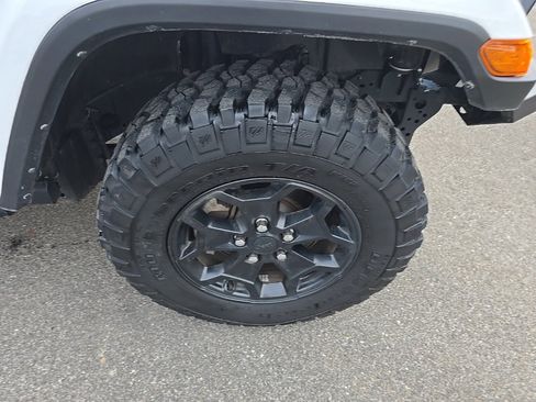 Certified 2023 Jeep Gladiator Willys image 10