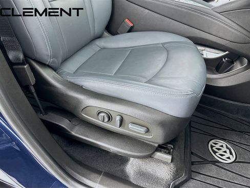 Used 2022 Buick Enclave Essence FWD image 37