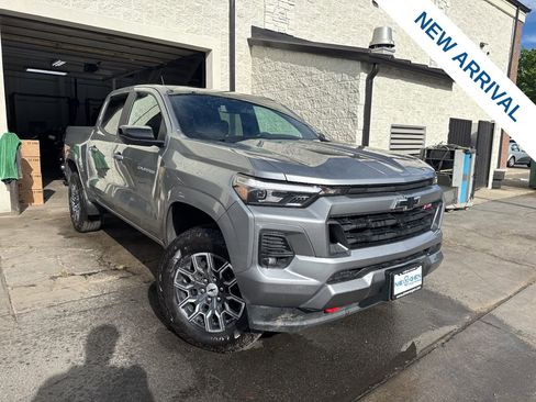 Used 2025 Chevrolet Colorado Z71 w/ Technology Package AWD/4WD image 1