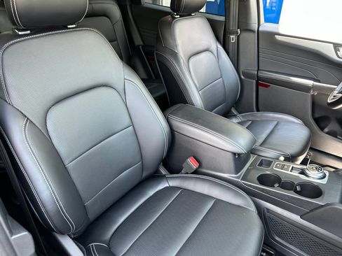 Used 2023 Ford Escape Platinum AWD/4WD image 16