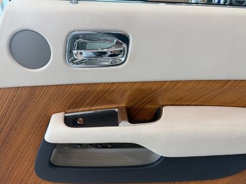 Used 2017 Rolls-Royce Dawn RWD image 15