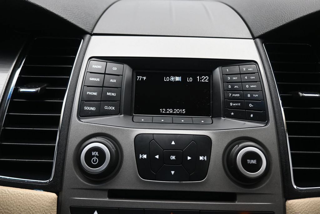 Used 2018 Ford Taurus SEL FWD image 16