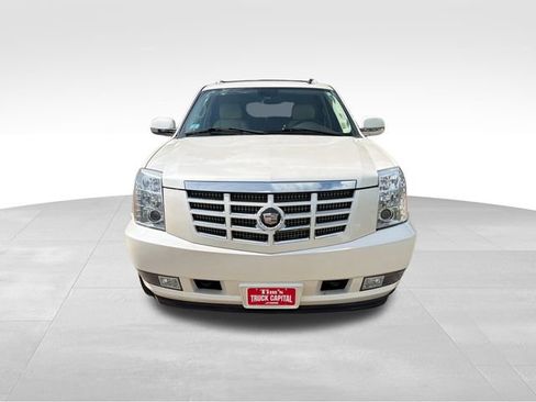 Used 2007 Cadillac Escalade AWD w/ Information Package image 8