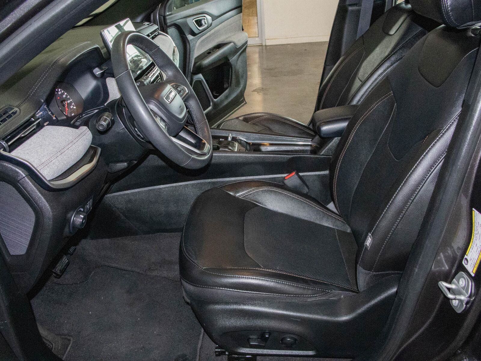 Used 2023 Jeep Compass Latitude AWD/4WD image 7