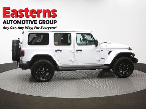 Used 2025 Jeep Wrangler Unlimited Sahara AWD/4WD image 44