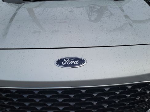 Used 2020 Ford Escape Titanium FWD image 10