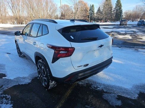 Used 2024 Chevrolet Trax RS w/ Sunroof Package image 3