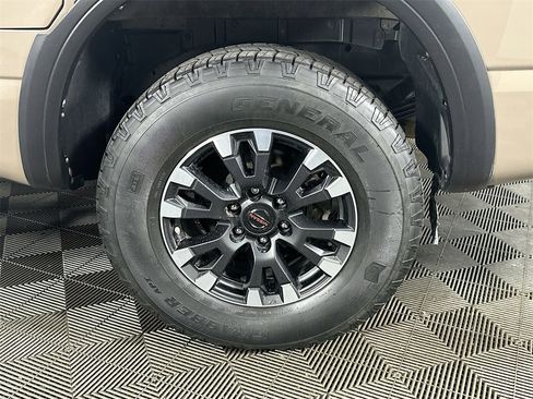 Used 2021 Nissan Titan PRO-4X w/ Pro-4x Convenience Package image 32