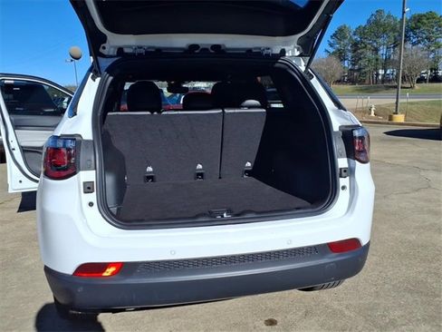 Used 2024 Jeep Compass Limited image 18