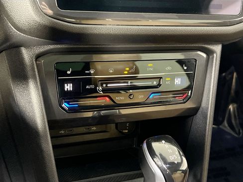 Used 2023 Volkswagen Tiguan SE R-Line image 15