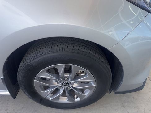 Used 2025 Toyota Sienna XLE image 20