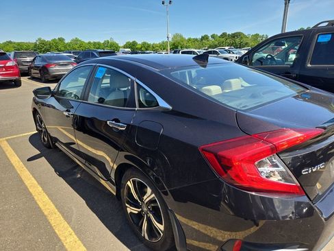 Used 2016 Honda Civic Touring image 4