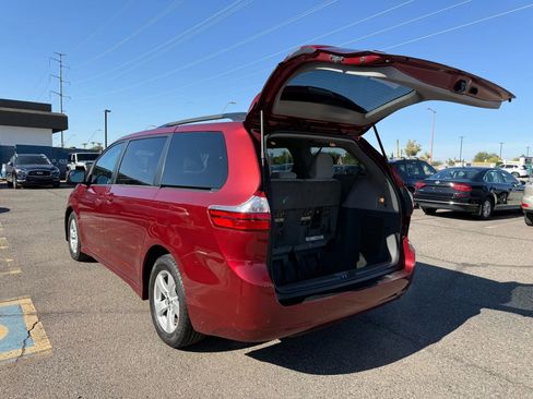 Used 2018 Toyota Sienna LE image 43