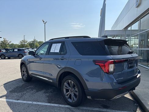 Used 2025 Ford Explorer Active w/ Active Comfort Package AWD/4WD image 3