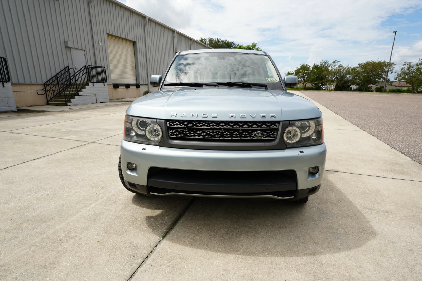 Used 2011 Land Rover Range Rover Sport Supercharged AWD/4WD image 2