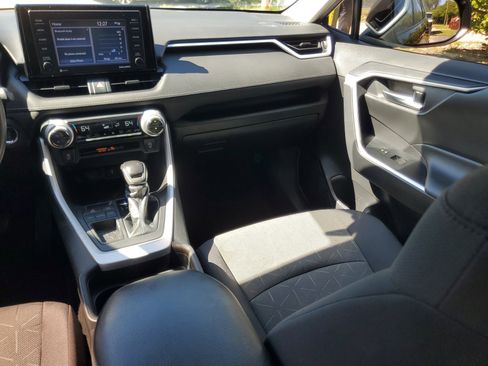 Used 2021 Toyota RAV4 XLE image 14