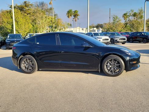 Used 2023 Tesla Model 3 Standard Range image 2