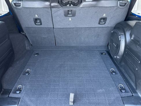 Used 2021 Jeep Wrangler Unlimited Rubicon image 16