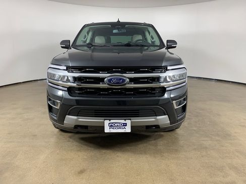 Used 2023 Ford Expedition Limited image 3
