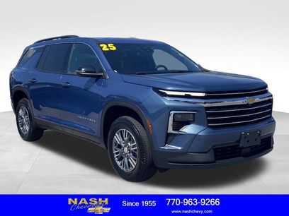 Used 2025 Chevrolet Traverse LT