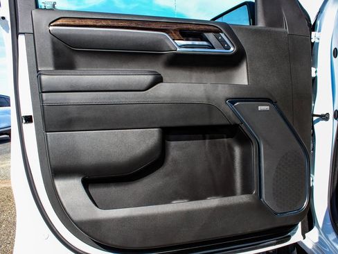 Used 2025 GMC Sierra 1500 Elevation w/ Preferred Package image 8