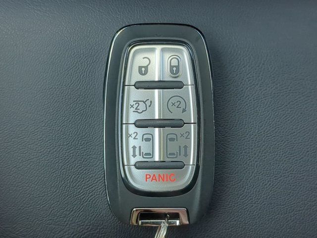 Certified 2025 Chrysler Pacifica Select FWD image 34