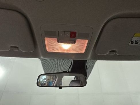 Used 2024 Hyundai Venue Limited FWD image 25