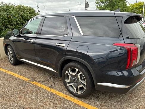 Used 2024 Hyundai Palisade Limited AWD/4WD image 2