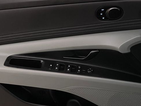 Used 2024 Hyundai Elantra Limited image 20