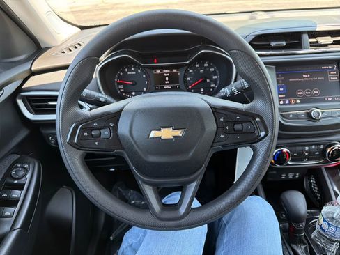 Used 2023 Chevrolet TrailBlazer LS FWD image 13
