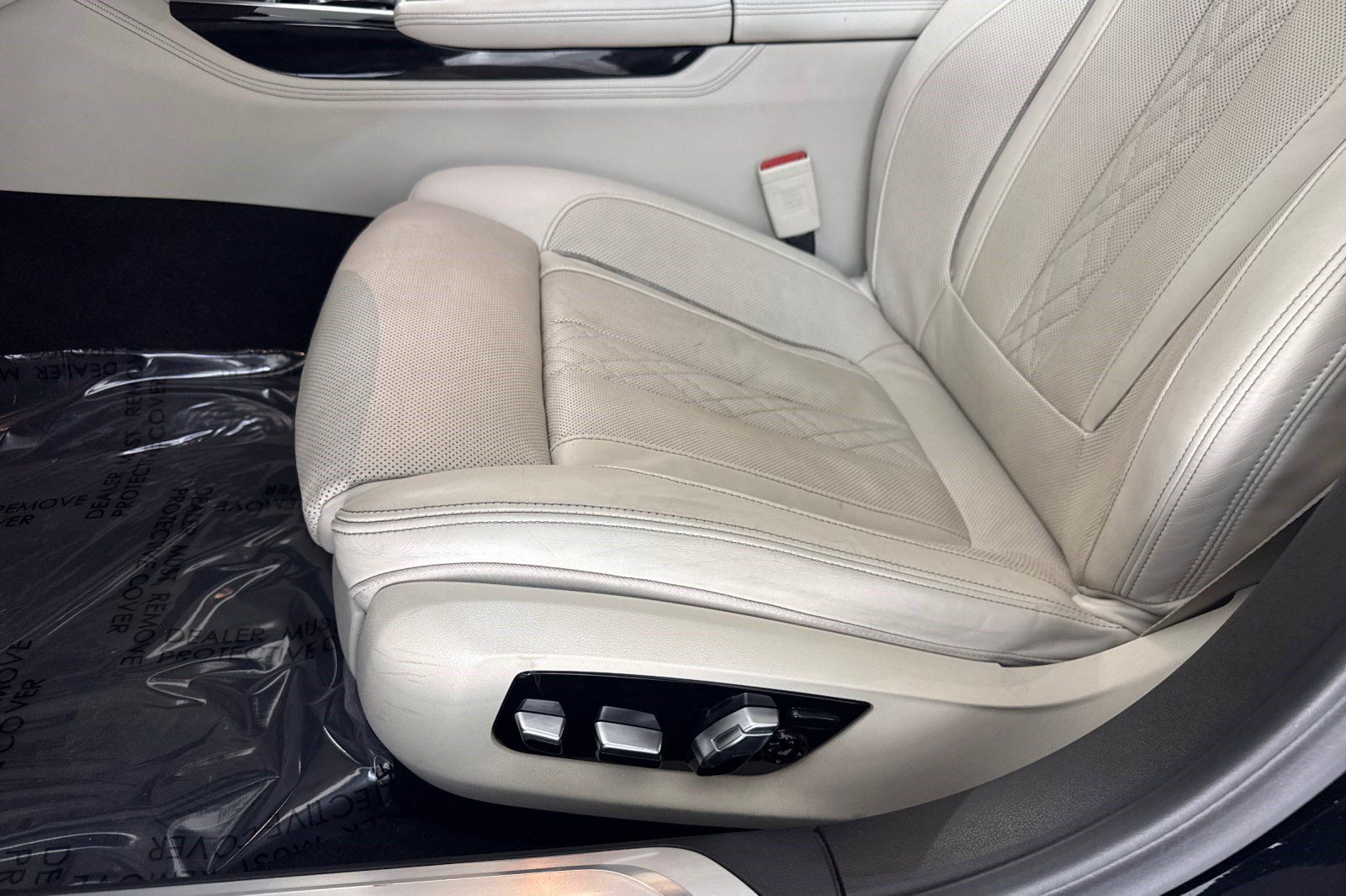 Used 2019 BMW 750i w/ Executive Package RWD image 15