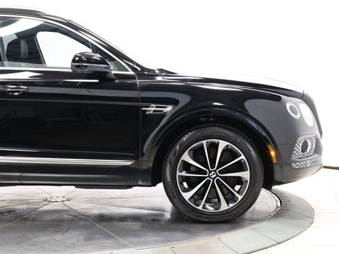 Used 2018 Bentley Bentayga AWD/4WD image 82