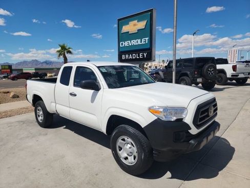 Used 2022 Toyota Tacoma SR image 1