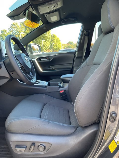 Used 2025 Toyota RAV4 SE AWD/4WD image 16