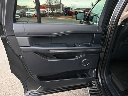 Used 2022 Ford Expedition Max XLT image 24