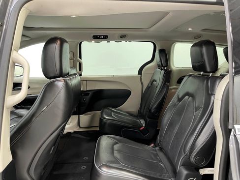 Used 2020 Chrysler Pacifica Limited FWD image 29