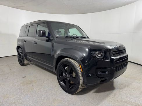 Used 2023 Land Rover Defender 110 X-Dynamic SE image 3